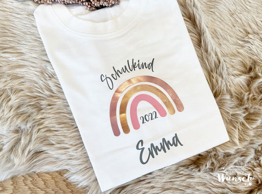 Kids Shirt - Schulkind+Regenbogen | Rosegold | Einschulung Geschenk | Erste Klasse | 100% Baumwolle | Personalisierbar | Schulkind